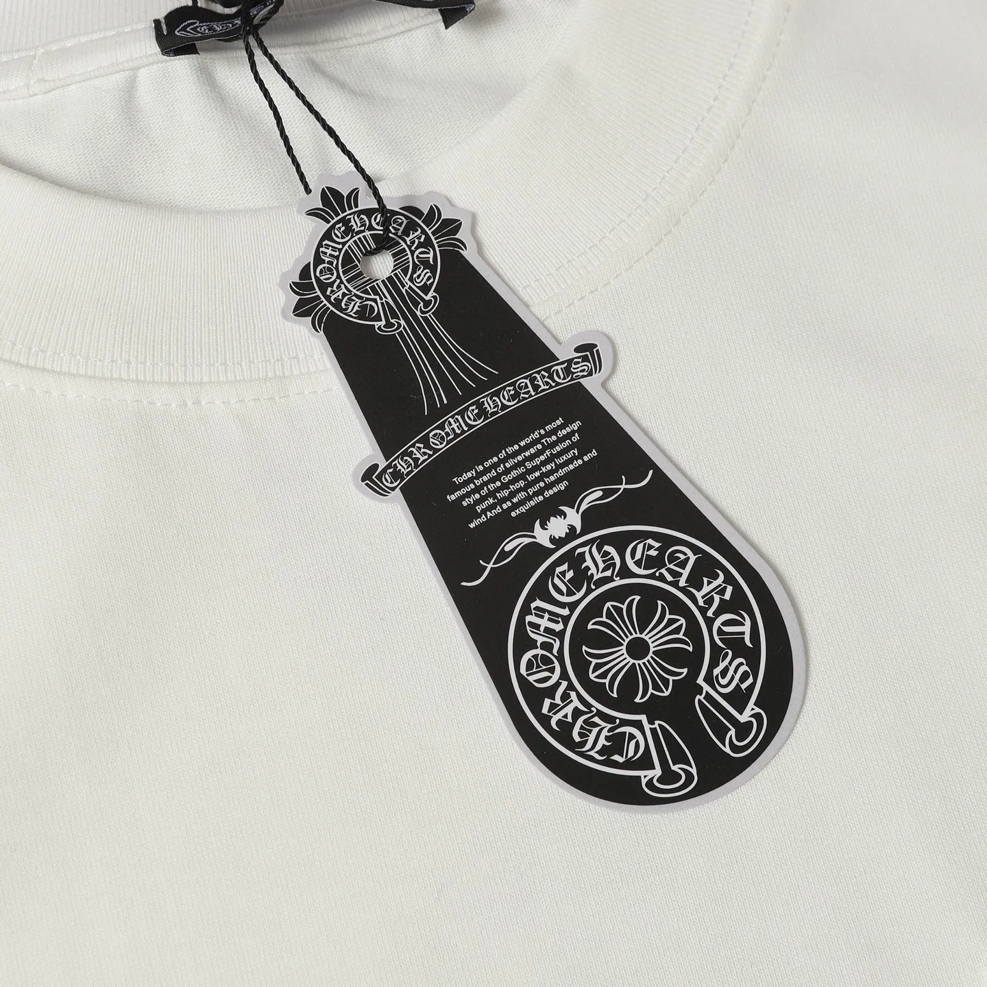 🅿️180 Chrome hearte/Chrome heart ch 25ss early spring horseshoe cross six-color printed short-sleeved T-shirt. A must-have item for daily commuting for men and women in light luxury. The correct version is welcome to compare. Detailed features ·280 grams of 100% cotton double yarn jersey fabric ·Custom-dyed in the same cylinder, special thickened 32 pieces double-strand 1x1 thread ·Double-needle cross-stitch technology ·Original main mark washed hangtag Color: black white Size: XS-L